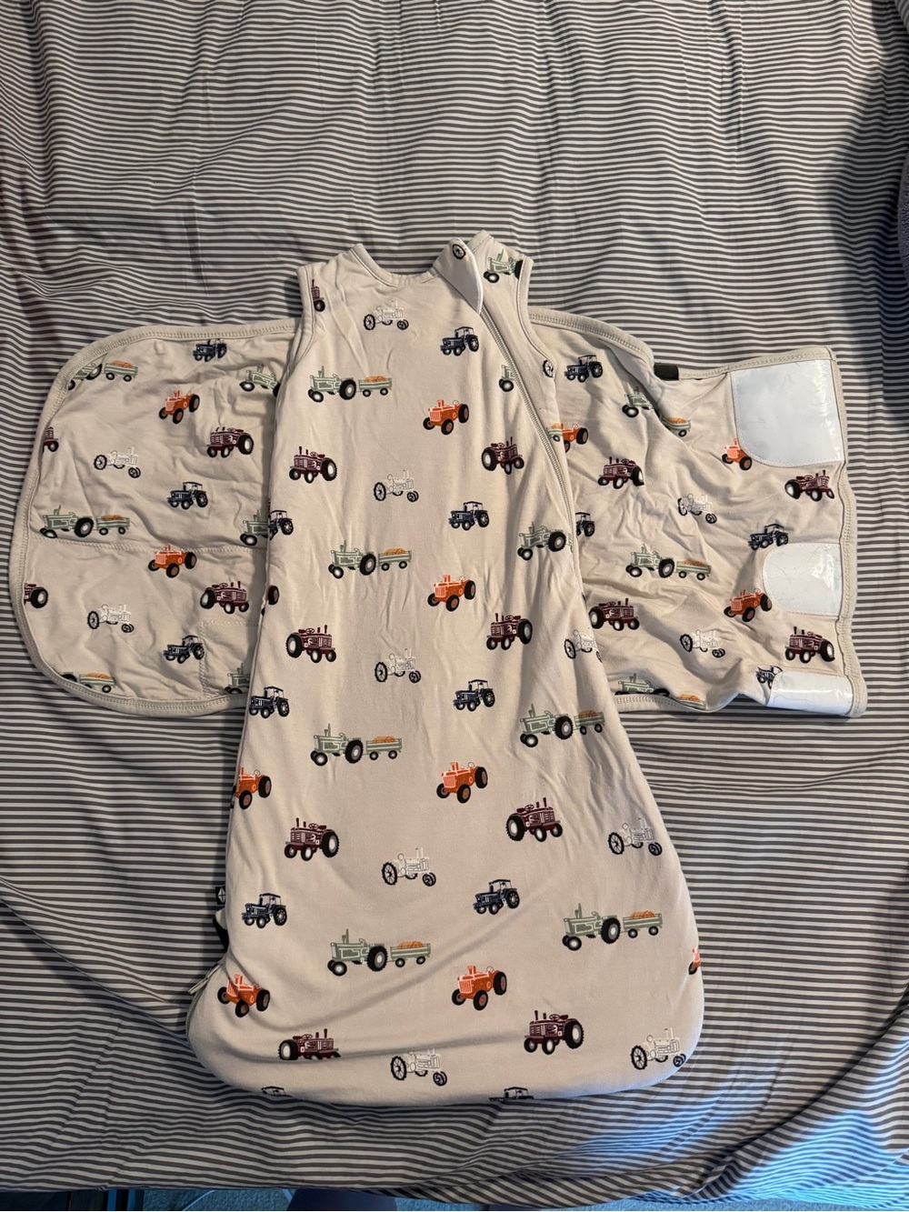 Kyte baby sleep swaddler XS tractors